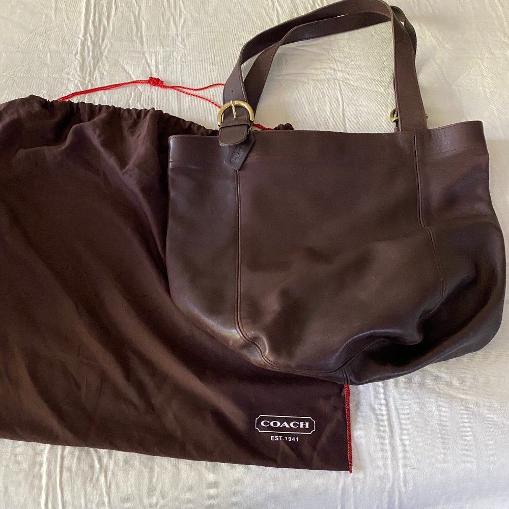 Lush chocolate brown Coach leather tote bag w/gold hardware